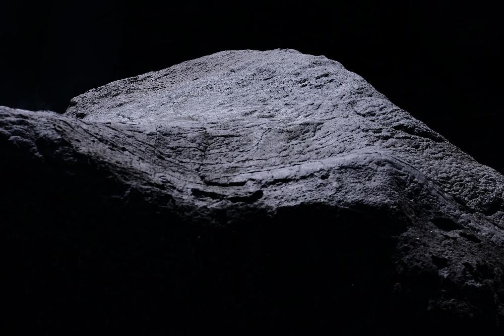 月光で撮影した巨岩